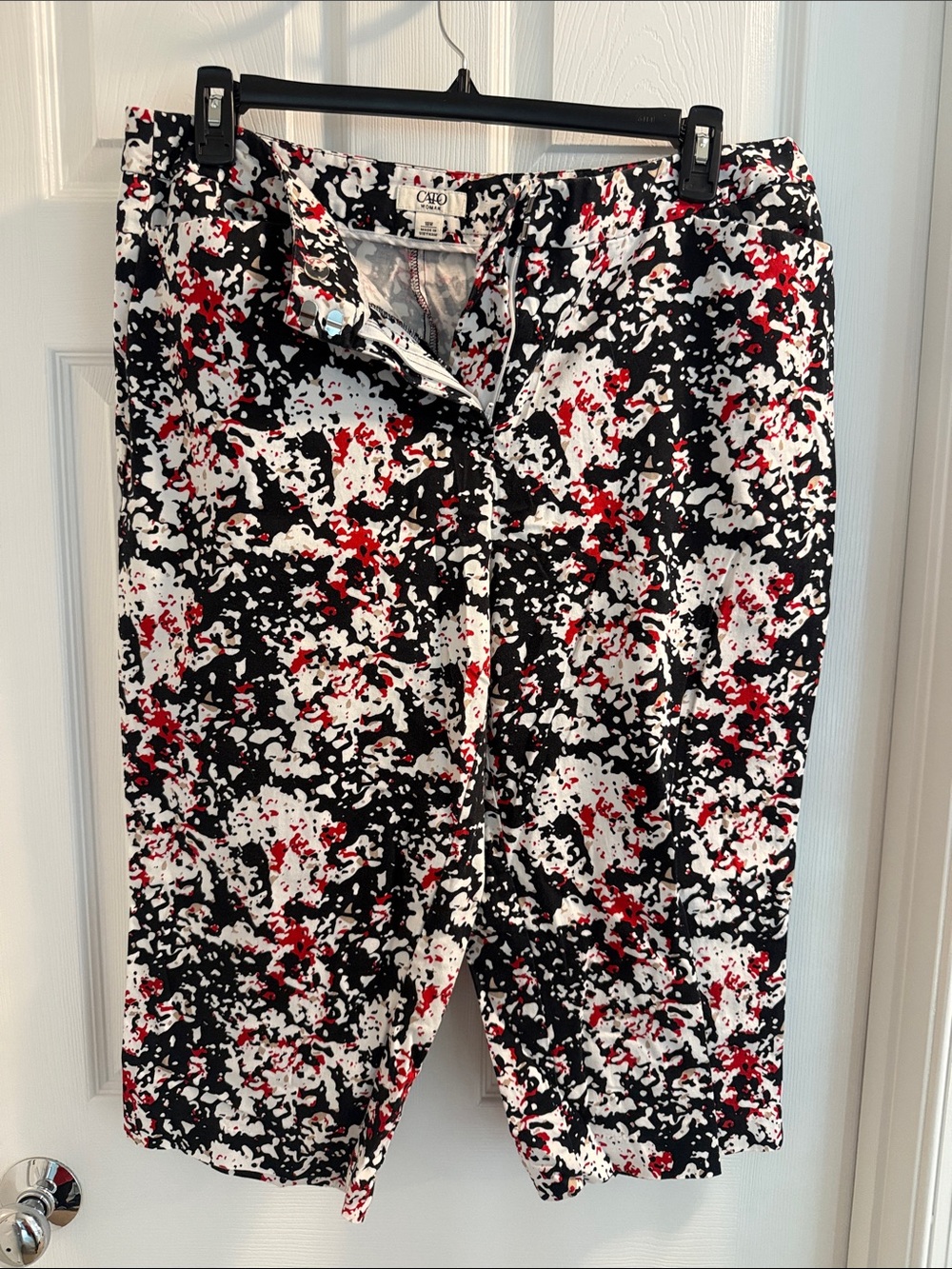 Cato Black, White & Red Abstract Cropped Pull-On Pants